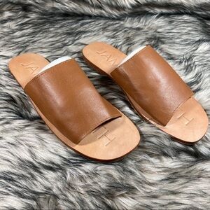 𝅺off Duty Deep Tan Leather Slip on Sandals